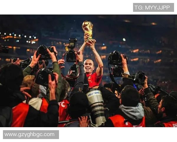 足球明星卡牌解说带你领略球场传奇与战术智慧的完美结合 足球明星卡牌解说带你领略球场传奇与战术智慧的完美结合