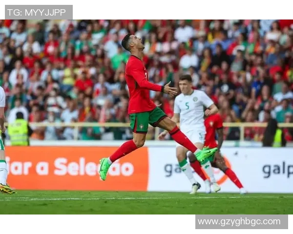 足球明星顶球的精彩瞬间与背后故事揭秘